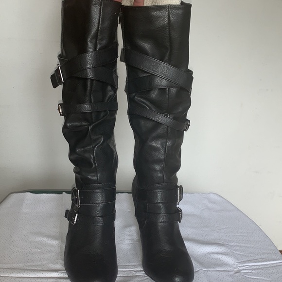 Tall black boots - Picture 3 of 6